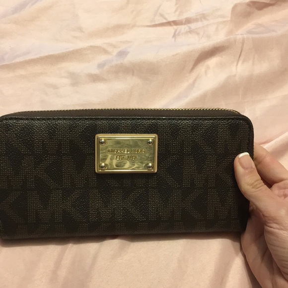 Michael Kors Accessories - Michael Kors wallet